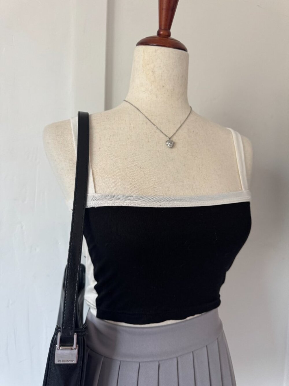 Forever 21 Black and White Cropped Tank Top - Picture 3 of 3
